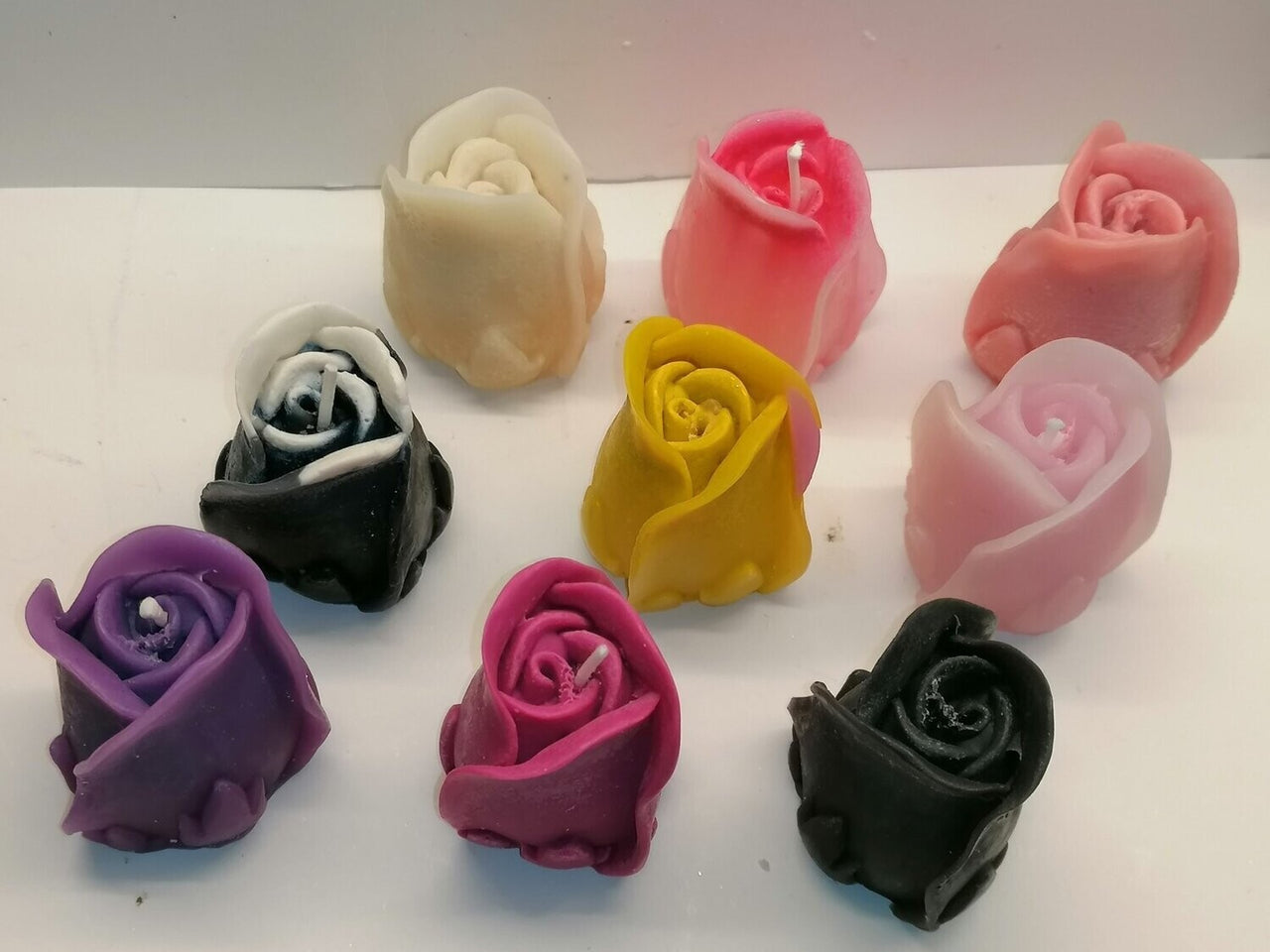 Handmade carved scented candle - Roses design
