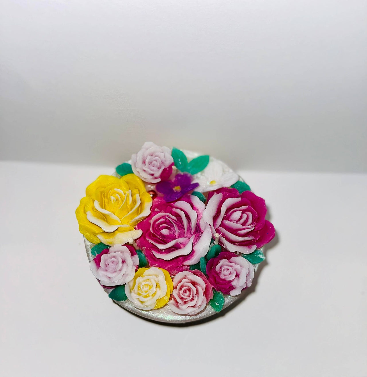 Scented carved candle - Roses design